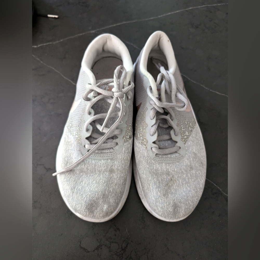 Nike Tennis Shoes